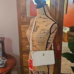 NWT Stone Mountain Cream Leather Charging Crossbody Wristlet